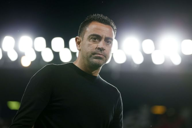 Xavi threatens to bench Barcelona superstar if he doesn't agree to leave this summer: Reports