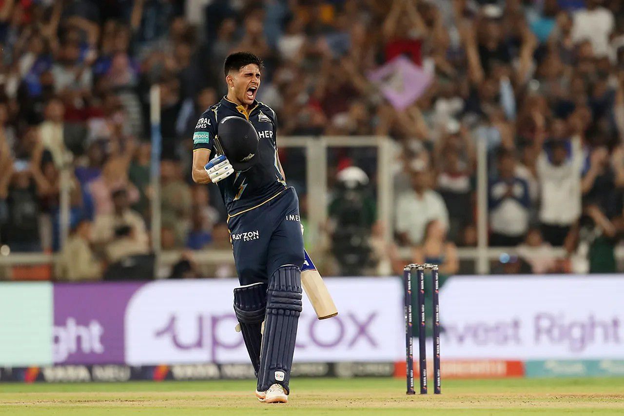 Shubman Gill celebrates his century vs MI [IPLT20].