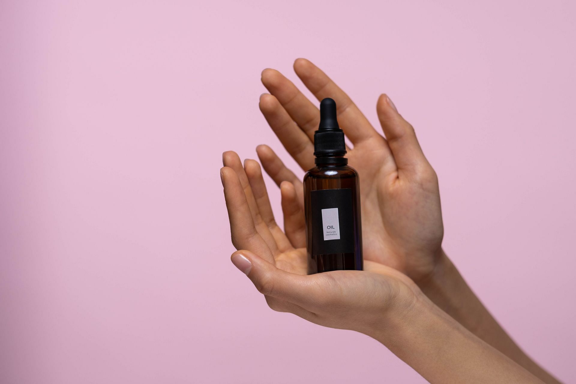 Applying face serums is one of the ways to get rid of these scars (Image via Pexels)