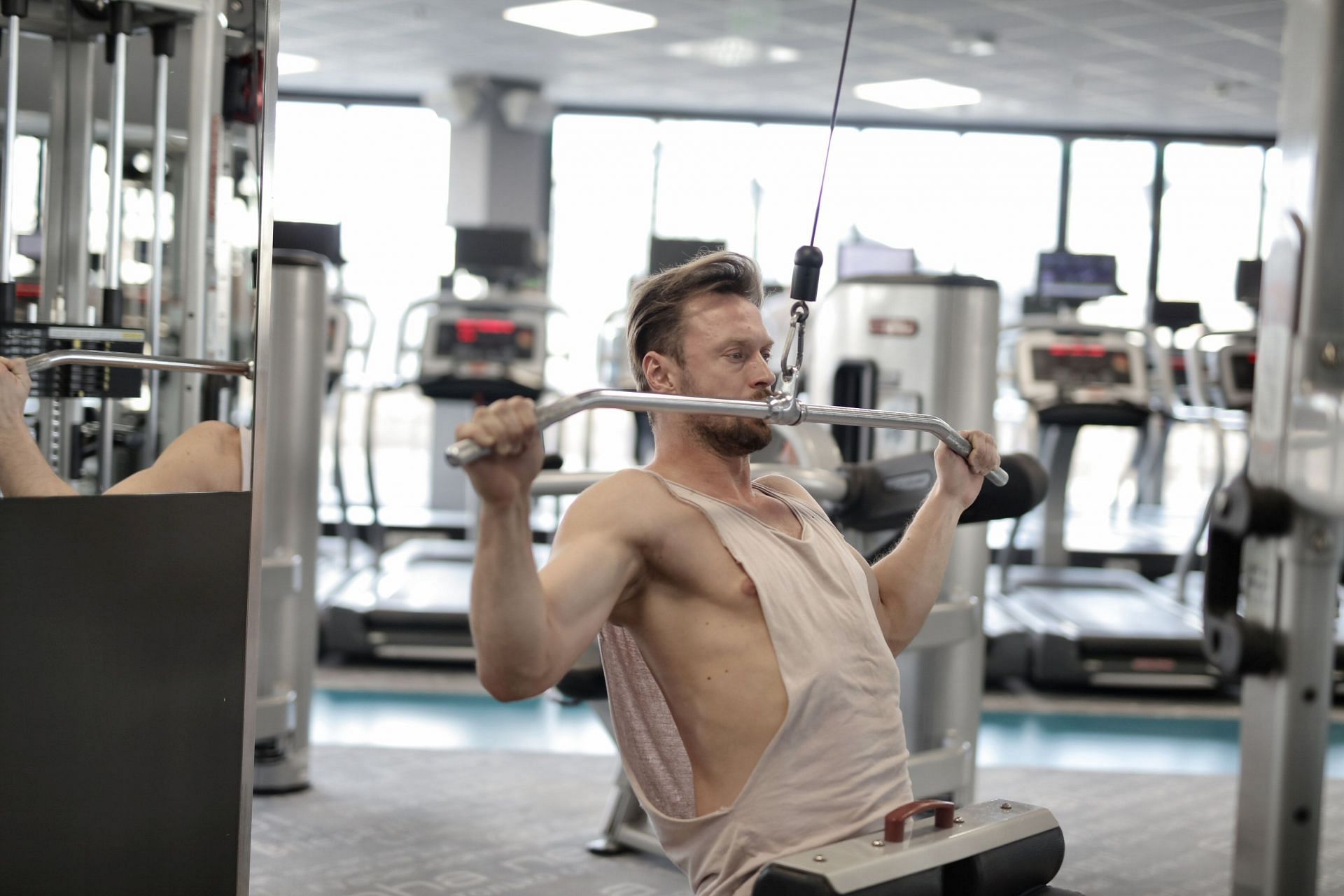 Lat Pulldown. (Image via Pexels/ Andrea Piacquadio)