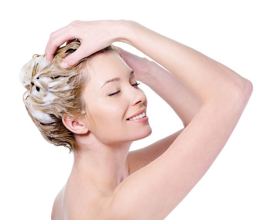 The frequent use of Head and Shoulders can cause dryness (image via Freepik/valuavitaly)