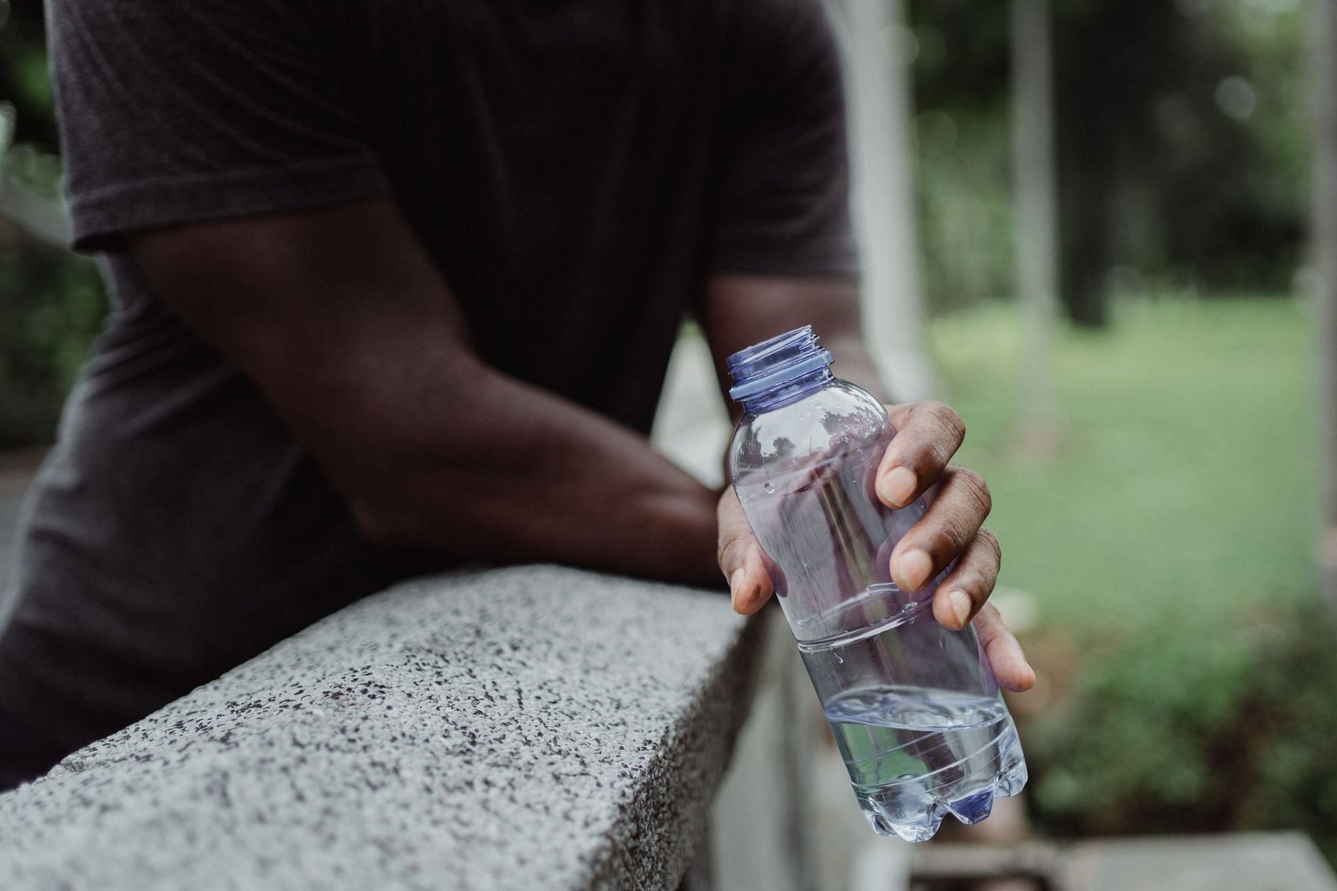 Understanding importance of hydration (Image via Pexels/Ketut Subiyanto)