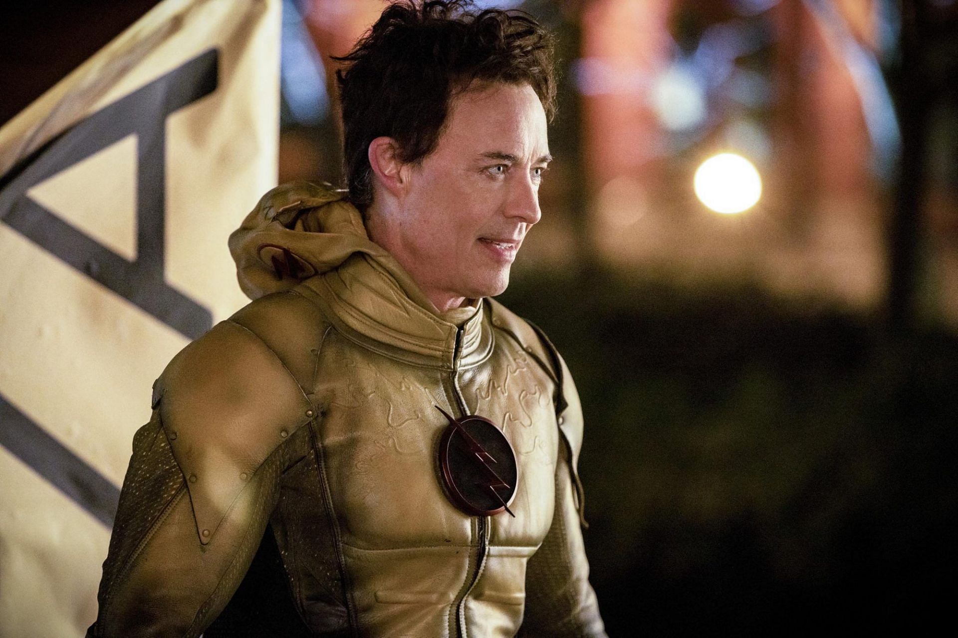 Tom Cavanagh reprises his role as the infamous Eobard Thawne, the Reverse-Flash, for The Flash&#039;s series finale (Image via CW)