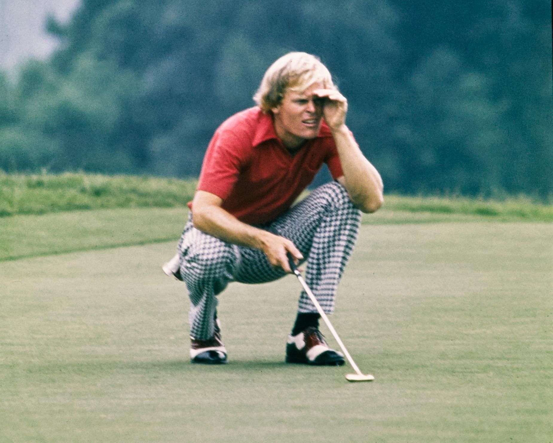 Johnny Miller playing at the 1973 US Open, which he eventually won (Image via Golf Digest).