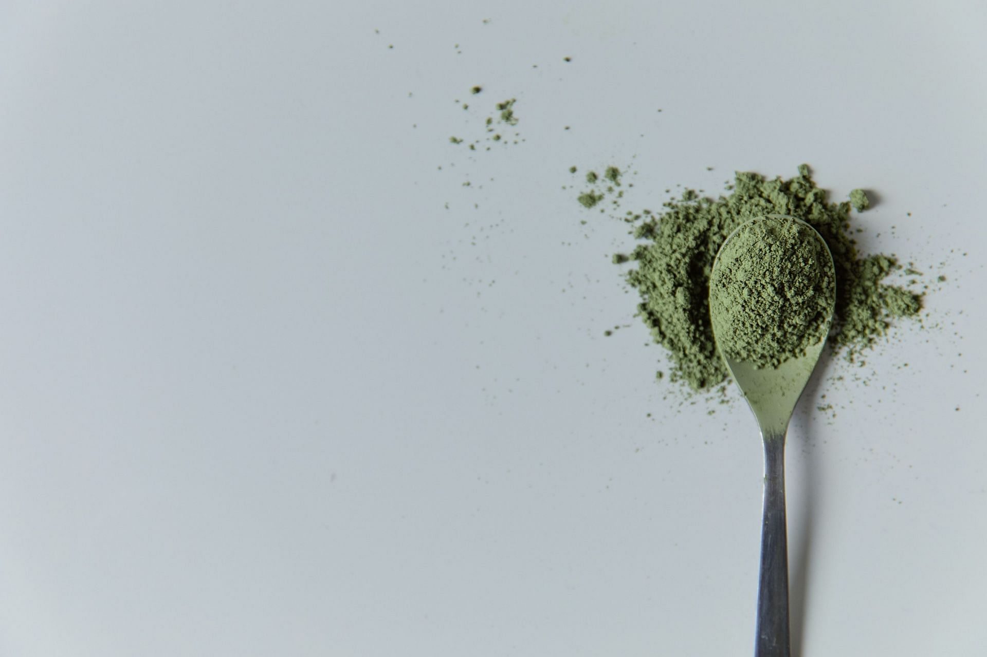 Choosing a good quality protein powder is essential. (Image via Pexels/Darina Belonogova)