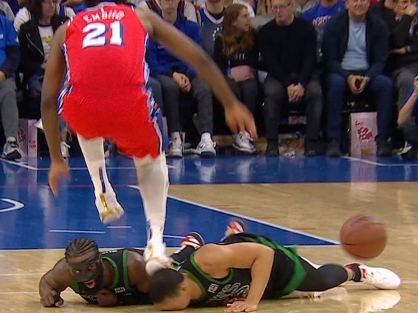 Joel Embiid accidentally stomped on Grant Williams