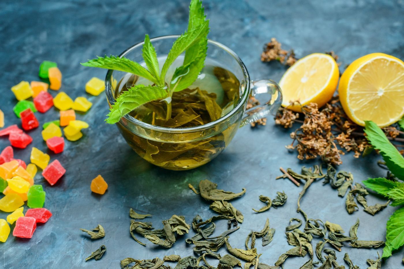 Green Tea Extract is another major ingredient to combat acne and inflammation (IMage via Freepik)