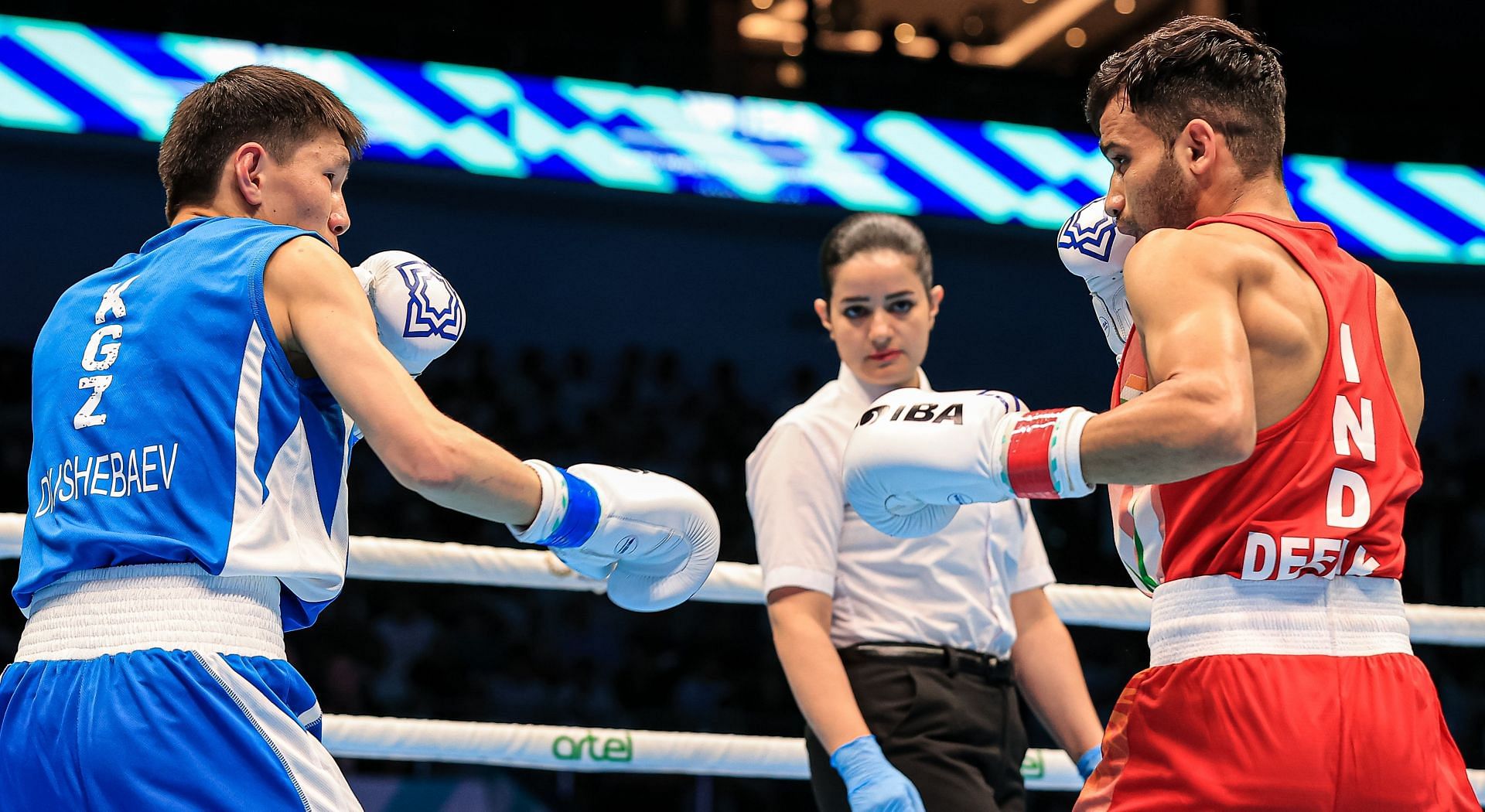 Deepak in action during his quarterfinal bout at the 2023 World Boxing Championship.