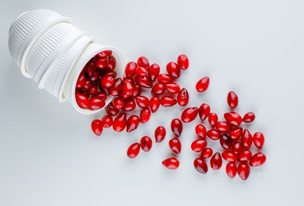 Cranberry pills can also provide benefits to the digestive system (Image via Freepik/8photo)