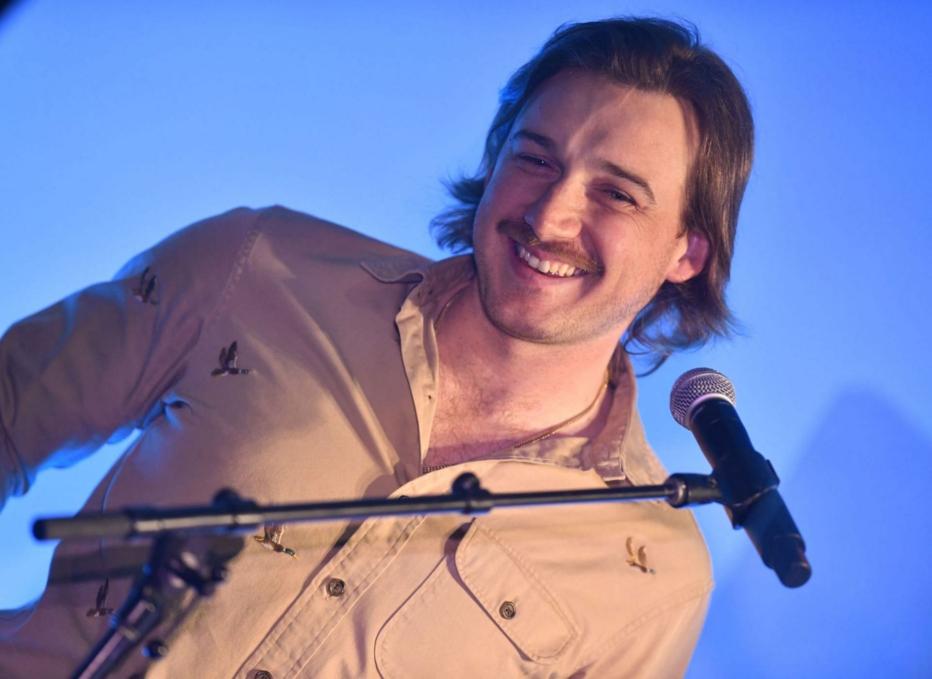 Morgan Wallen speaks during the 13th CMA Triple Play Awards at Saint Elle on March 01, 2023 in Nashville, Tennessee (Image via Getty Images)