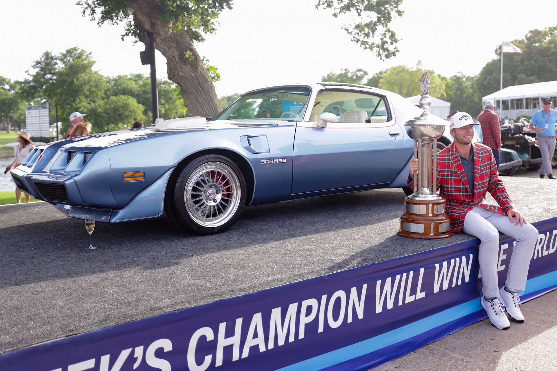 Sam Burns with the trophy and the 1979 Dodgers Challenger he received as the winner of the 2022 Charles Schwab Challenge (Image via Getty).