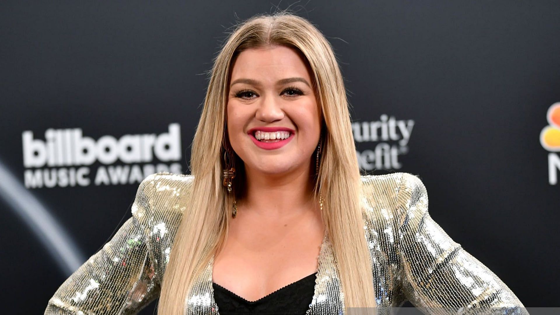 Kelly Clarkson responds to allegations of toxic work environment (Image via Getty Images) 