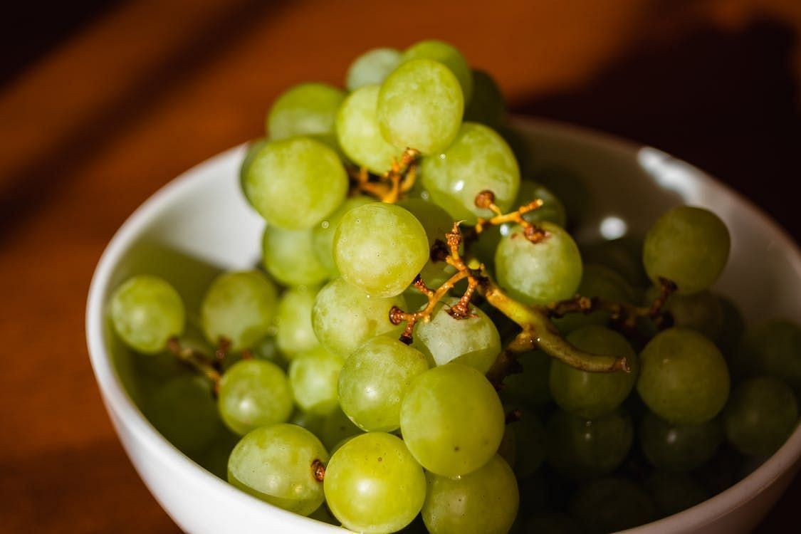 Vitamins and minerals are abundant in green grapes. (Tatjana/ Pexels)