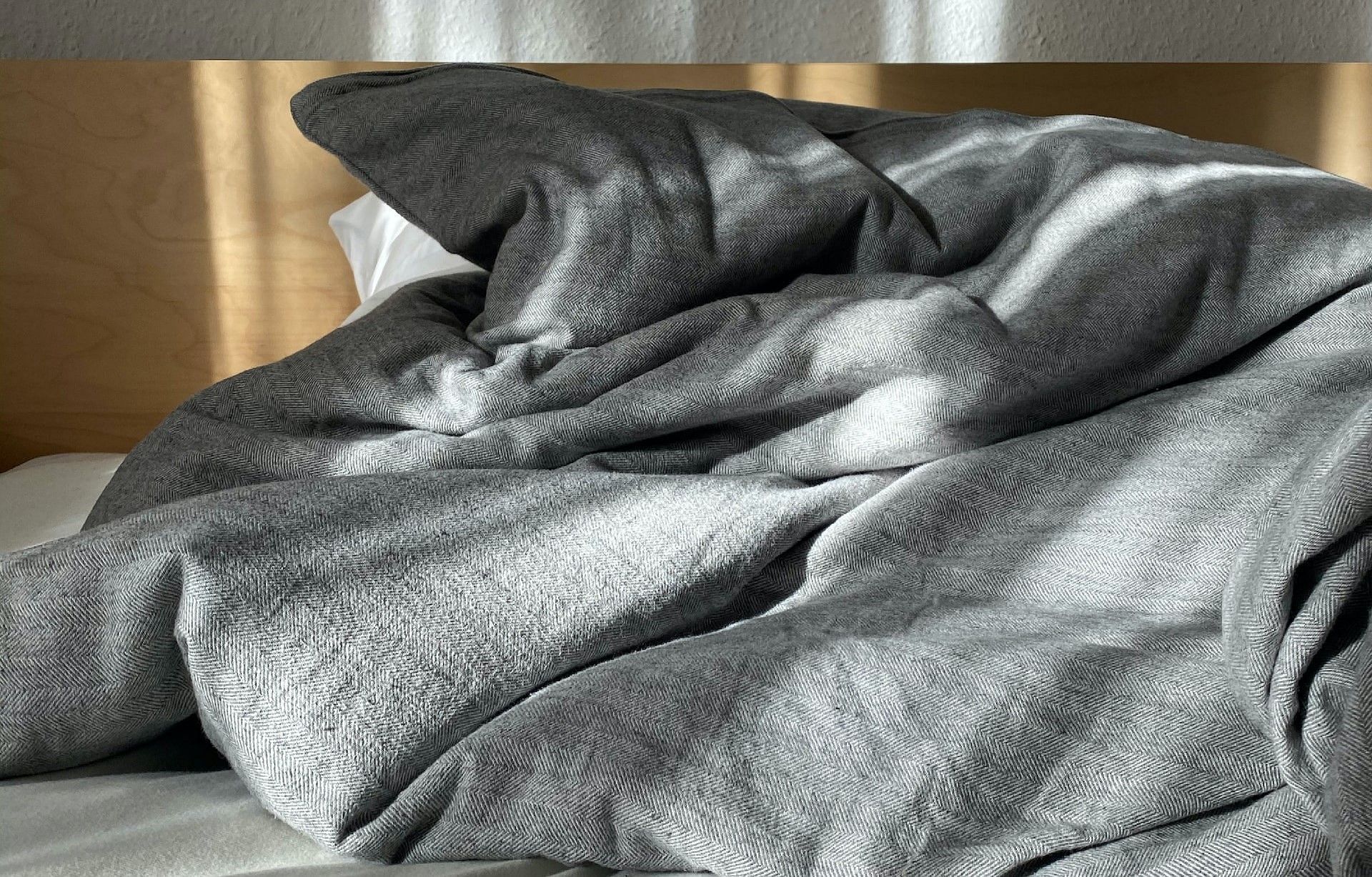 Weighted blankets (Photo by Frank R/Unsplash)