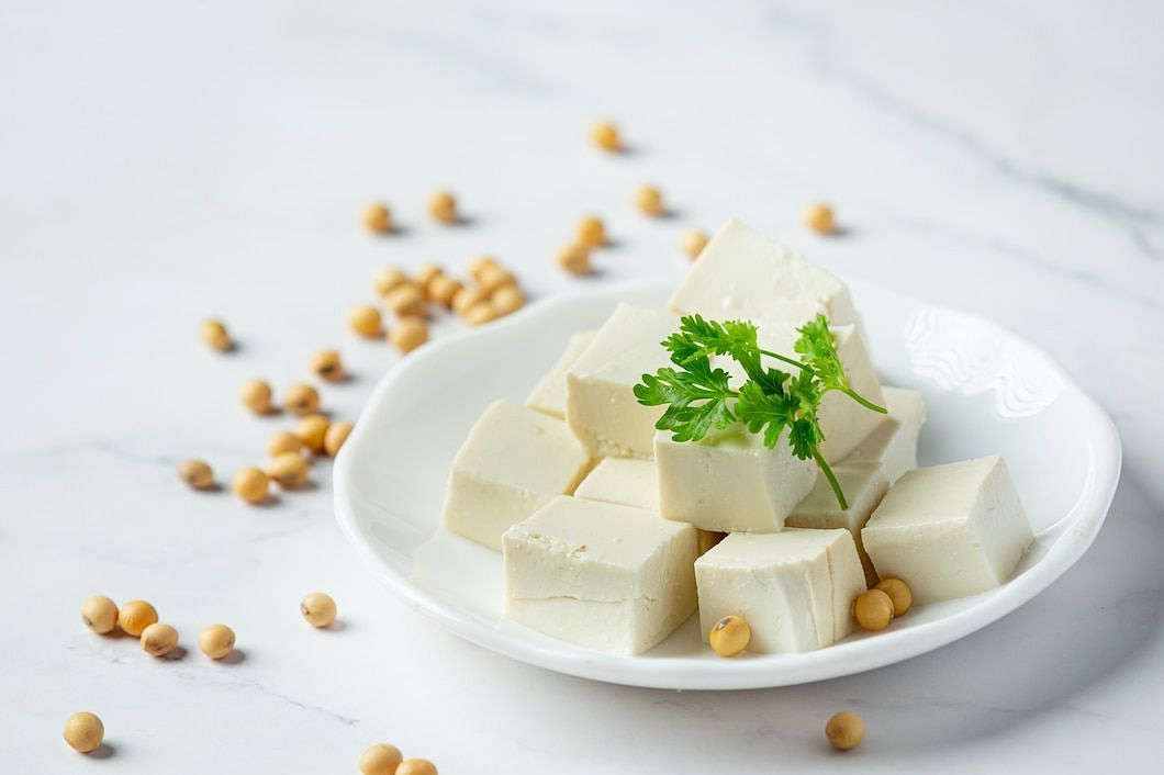 Plant-based proteins like tofu and nuts are key for vegans. (Image via Freepik/Jcomp)
