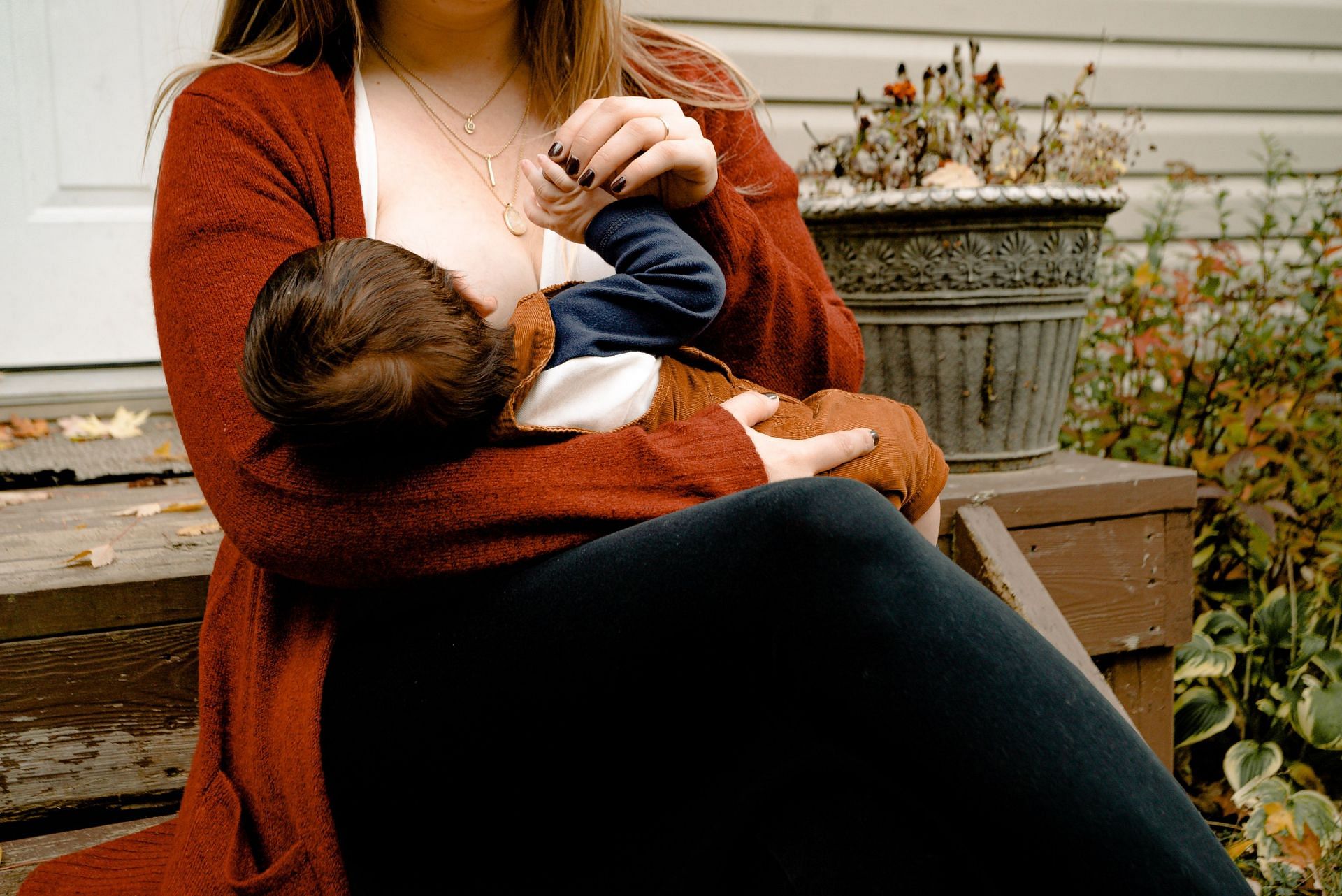 promotes breast milk production. (image via pexels / wendy wei)