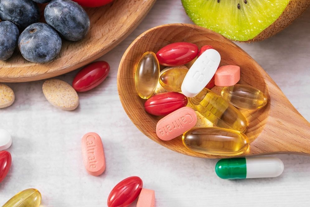 Supplements help manage the conditon (Image via Freepik/Wirestock)