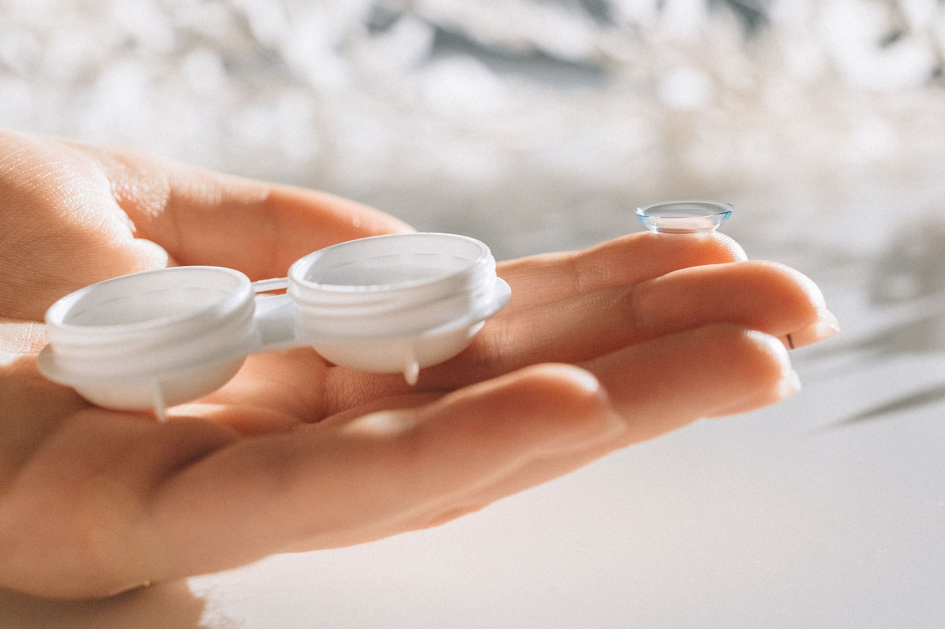 Are your contact lenses harming your health? (Image via Pexels / Nataliya Vaitkevich)