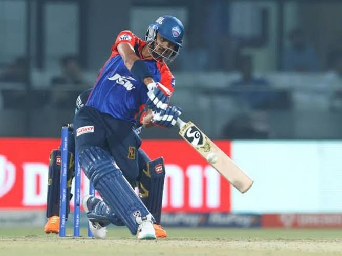 "Almost defiant refusal to promote in-form Axar Patel up the batting order" - Sunil Gavaskar slams Delhi Capitals team management