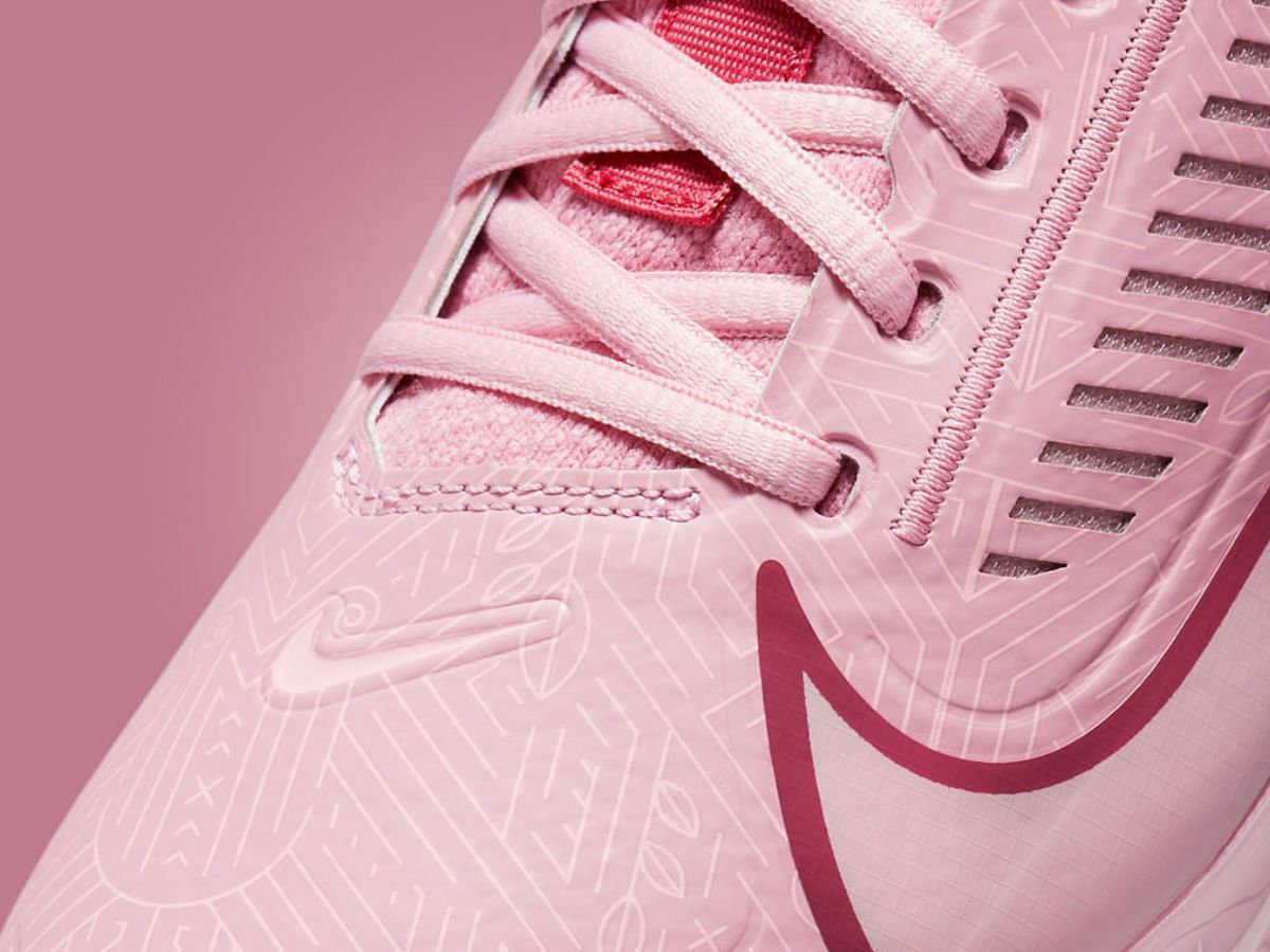 Take a closer look at the tongue areas of the pair (Image via Nike)