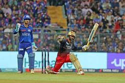 IPL 2023 - आउट होने के बाद ड्रेसिंग रूम जाते समय दिनेश कार्तिक को क्या हुआ था...कोच ने किया बड़ा खुलासा