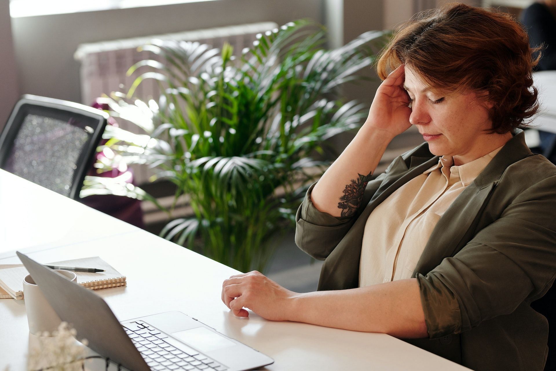 Symptoms of heart attack in women include sweating and lightheadedness. (Photo via Pexels/Marcus Aurelius)