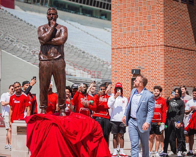 Sean McVay's statue at Miami Univesity leaves NFL fans unimpressed ...