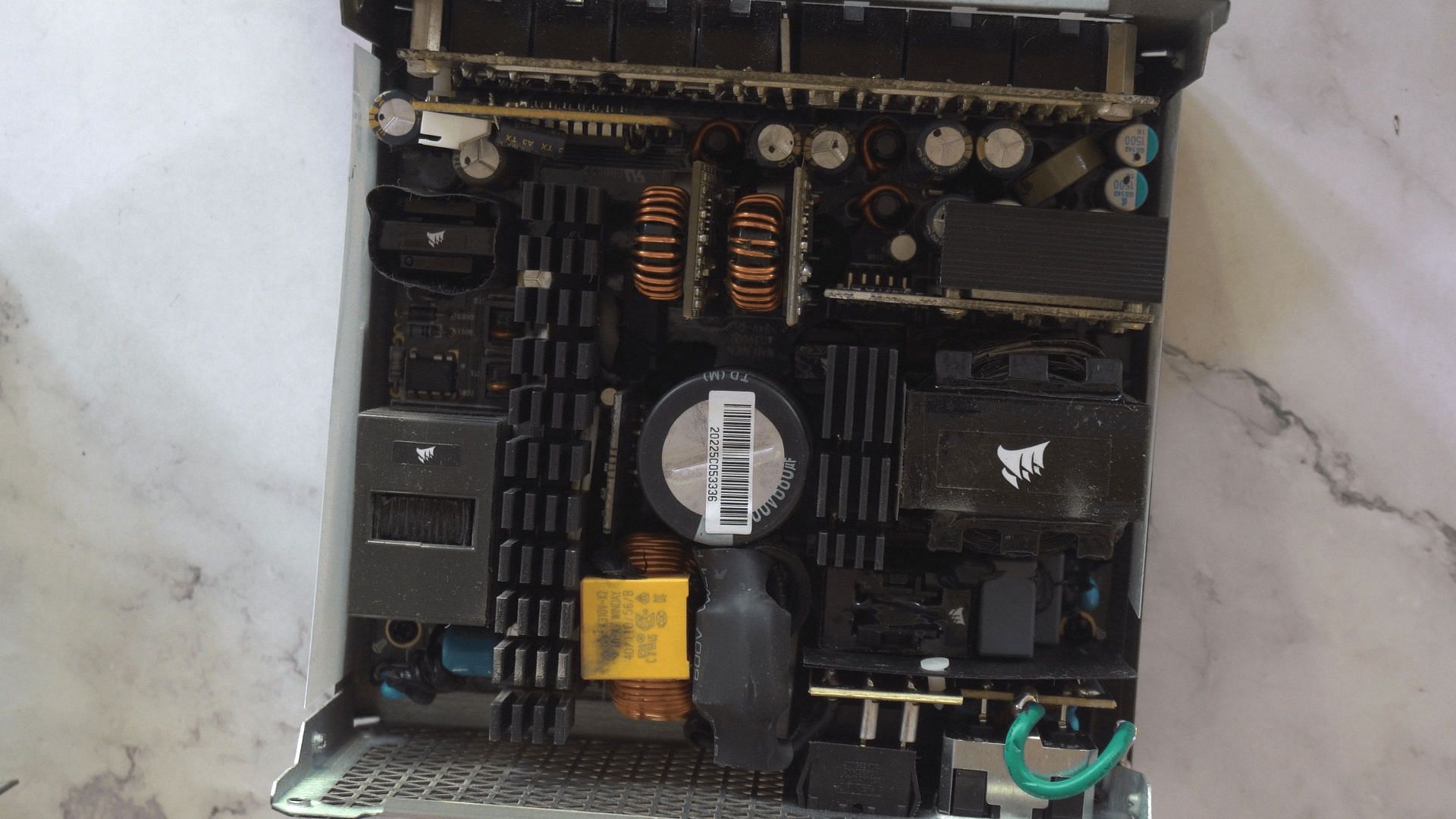 A top view of all the components inside the power supply (Image via Sportskeeda)