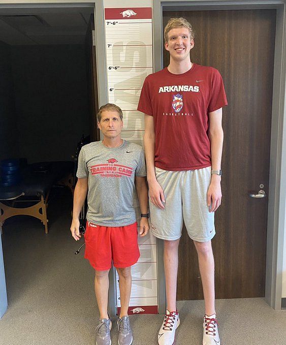 Tallest player in college basketball set to transfer to 4th school in 5