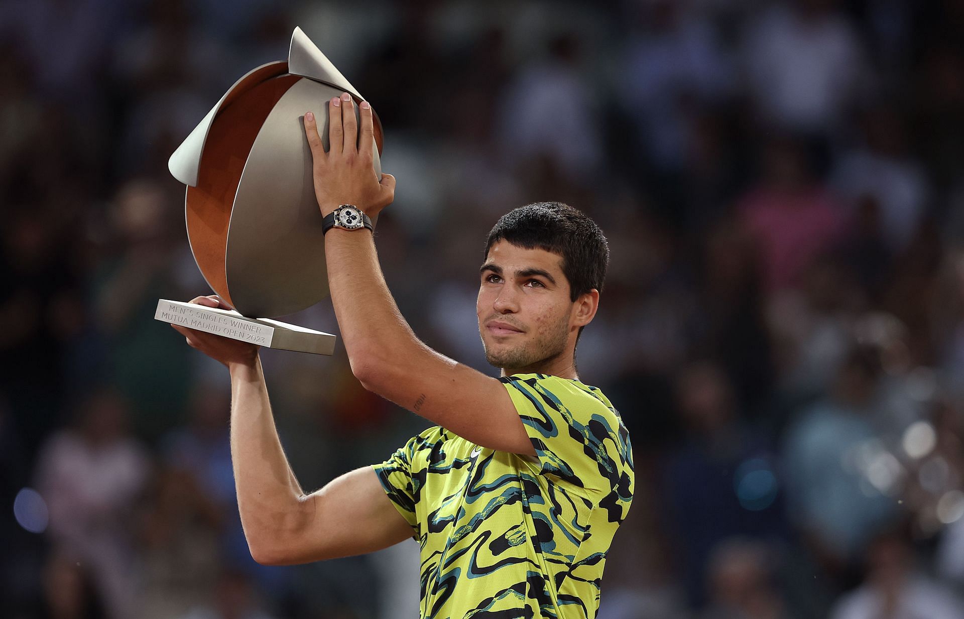 Carlos Alcaraz with the winners trophy at the 2023 Madrid Open