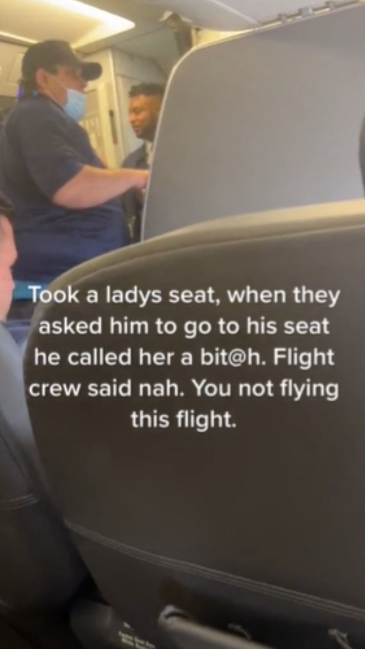 Flight crew confronted the man. (Image via Reddit/@u/GamerDabiTodoroki)