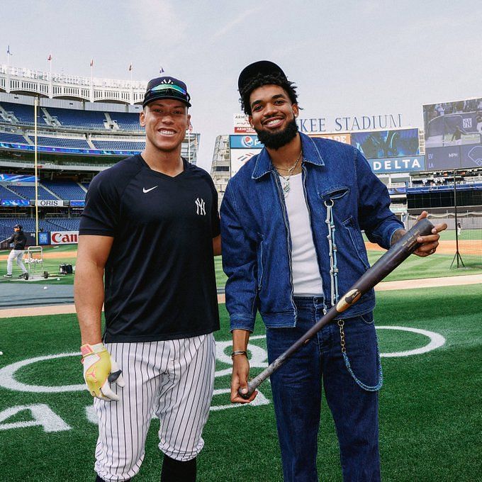 MLB Twitter astonished by Aaron Judge posing next to 7-foot NBA star during  Yankees BP: Just an enormous specimen