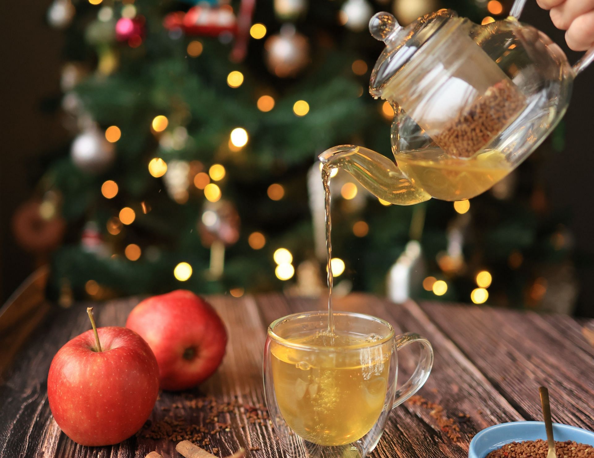 Apple tea has been steadily gaining popularity as a favored beverage in recent times. (Valeria Boltneva/ Pexels)