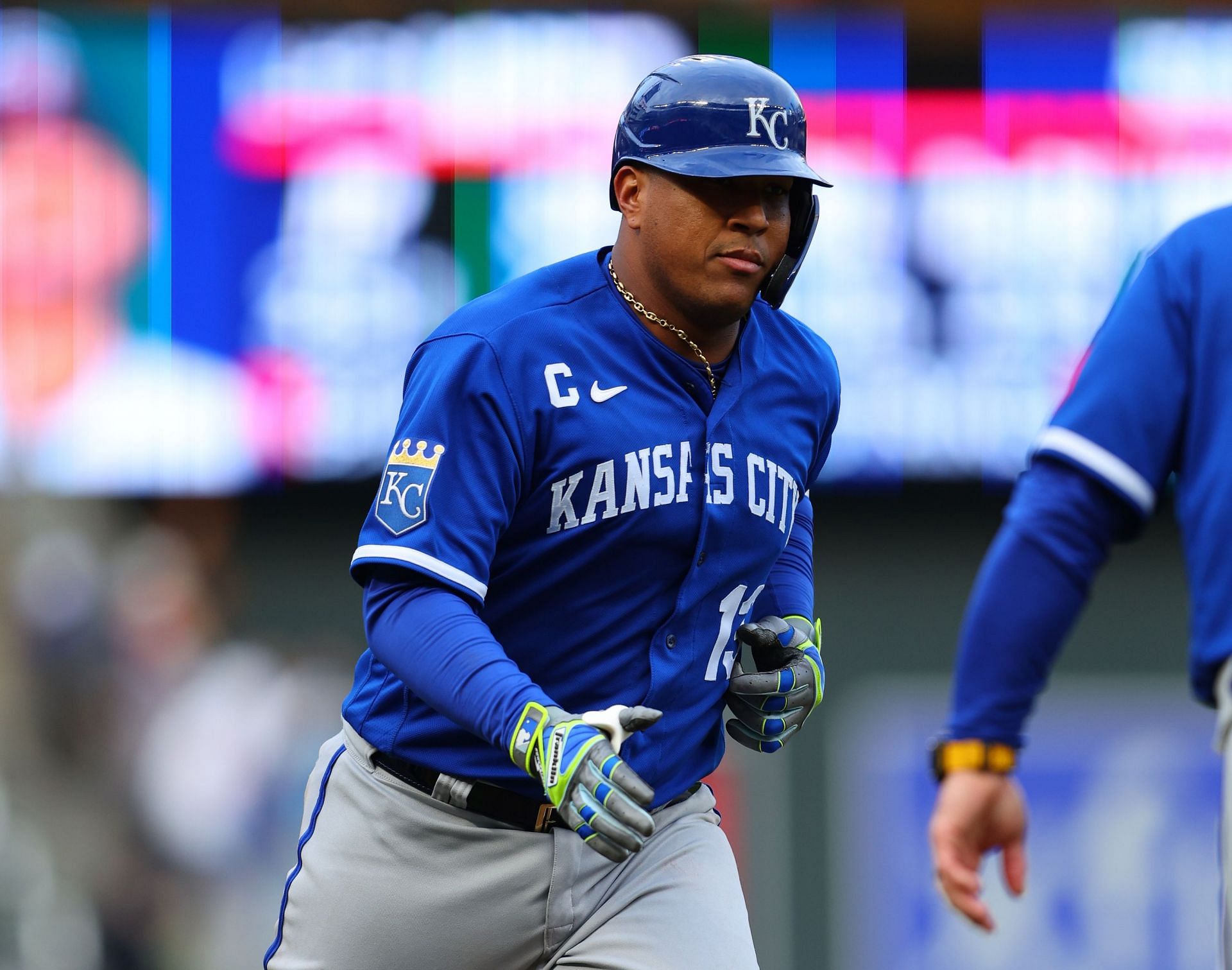 Royals catcher Salvador Perez rests while dealing with side issue