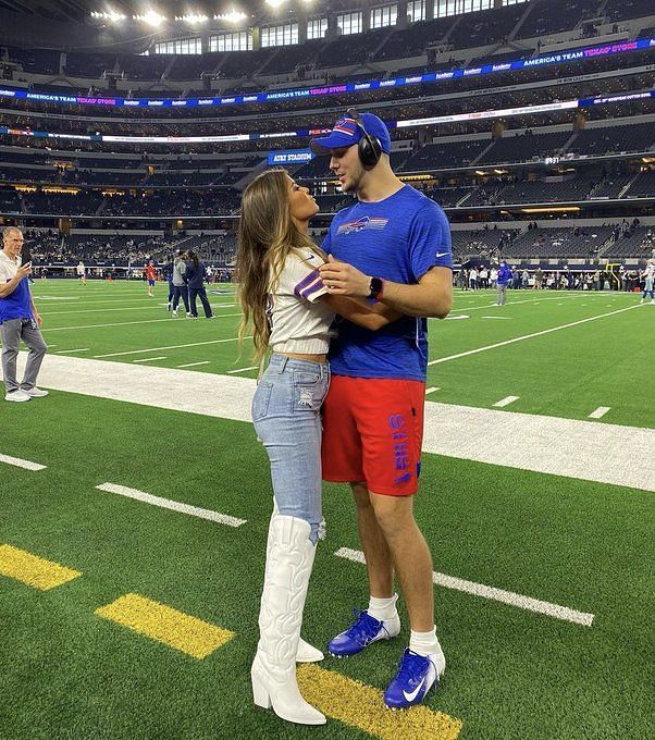 Josh Allen's recent appearance with Hailee Steinfeld leaves NFL fans puzzled