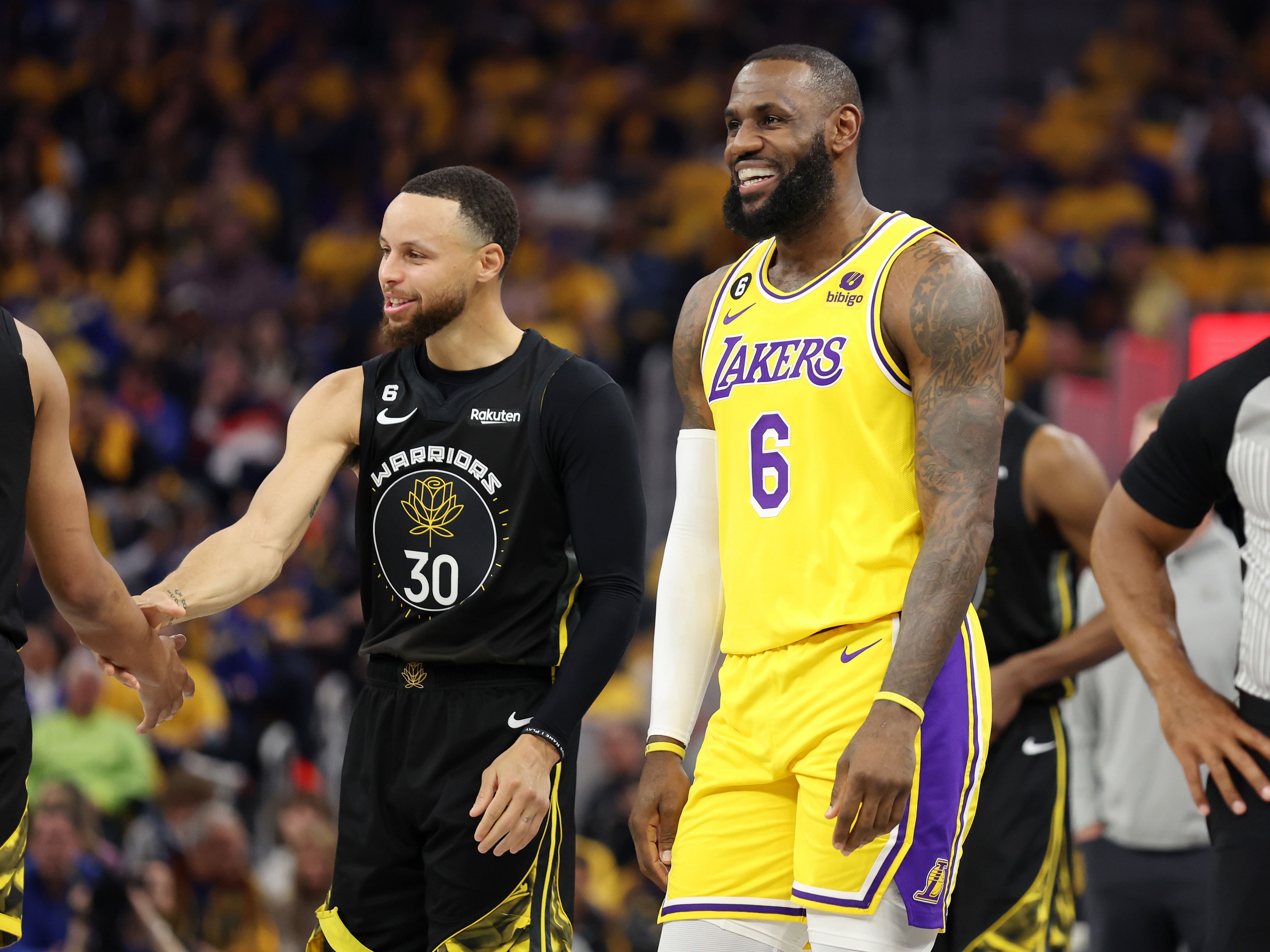 Steph Curry and LeBron James during Lakers-Warriors Game 1