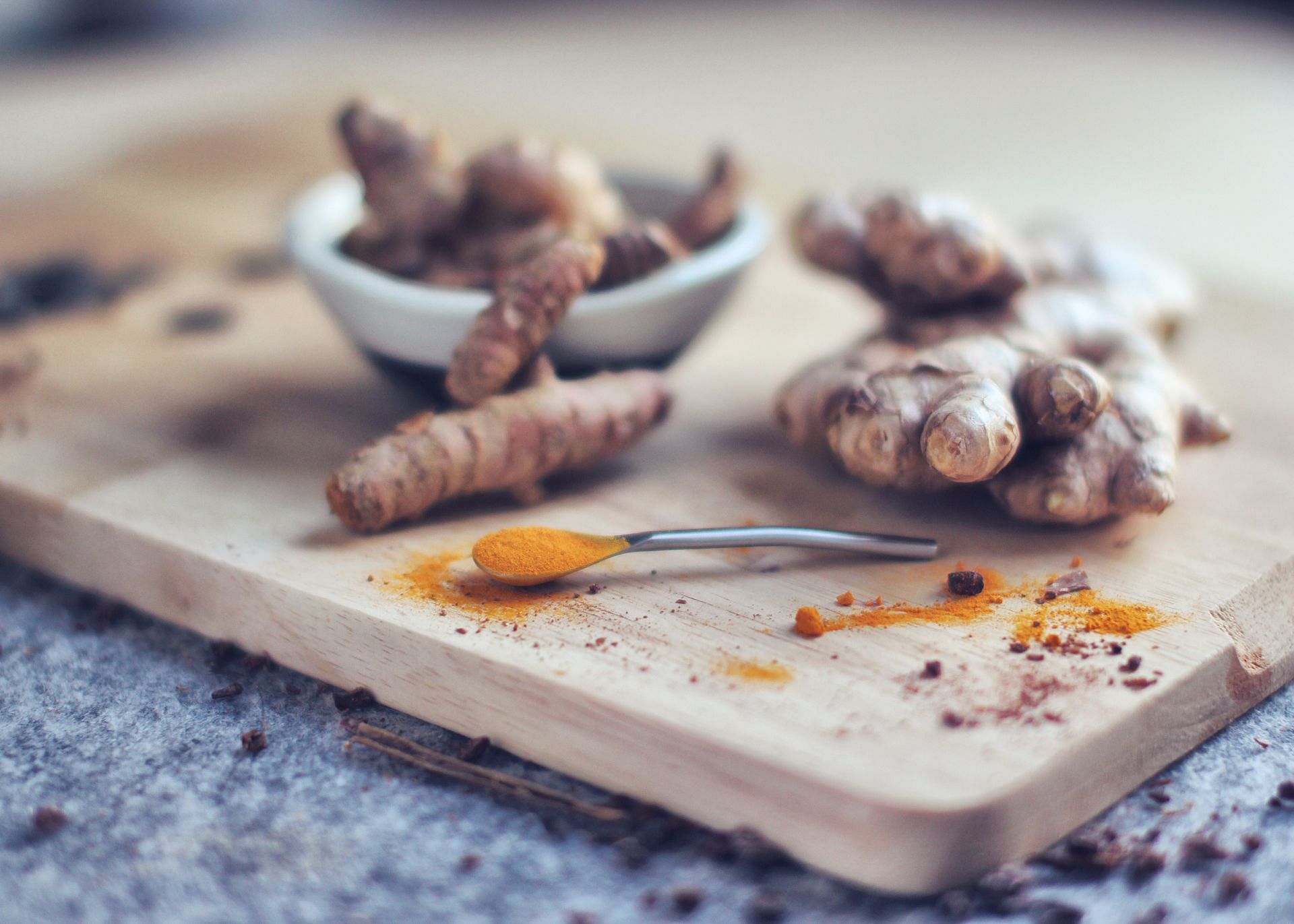 Due to its components, we can use ginger for nausea relief. (Image via Unsplash/ Julia Topp)
