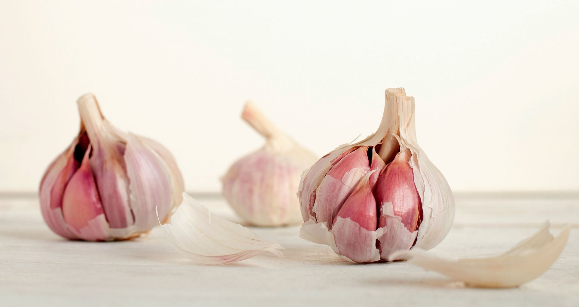 Nutrition in garlic: Is it beneficial? (Image via Unsplash/Mike Kenneally)