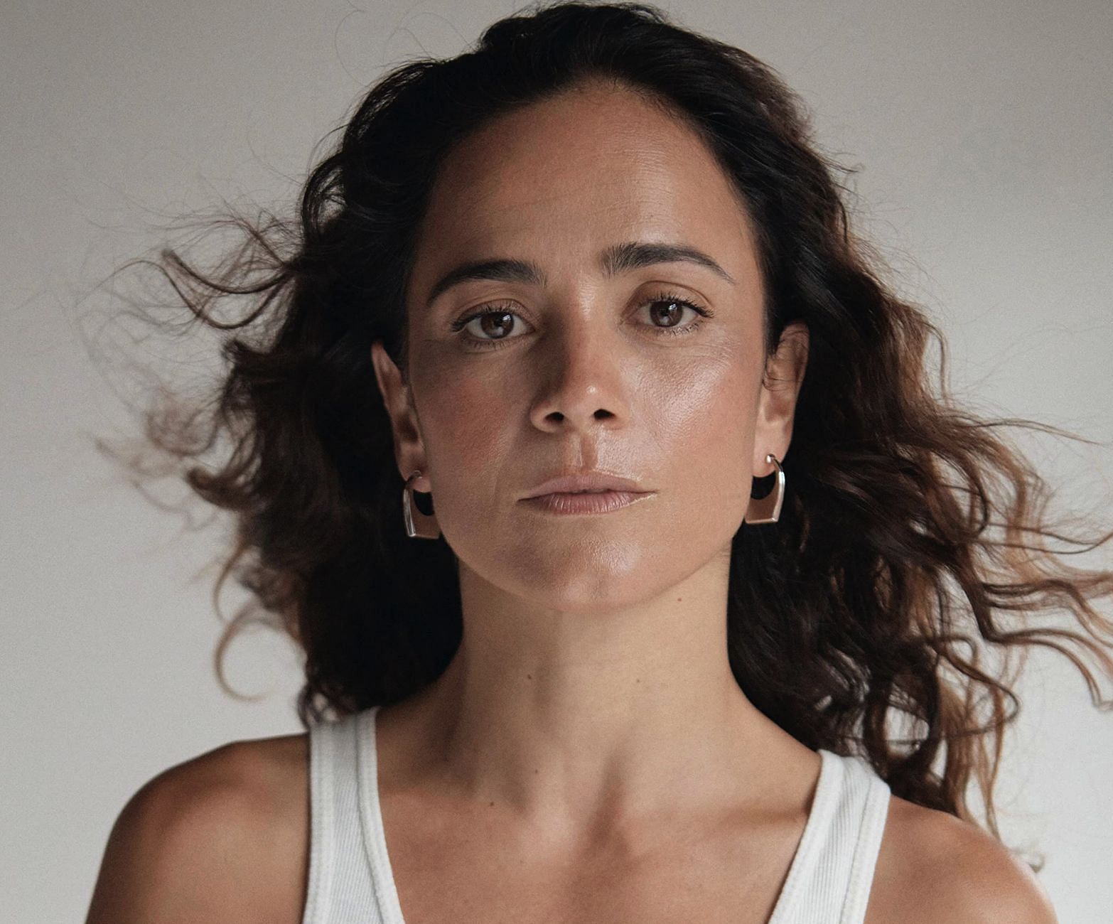 Portait of Alice Braga. (Image via IMDB).