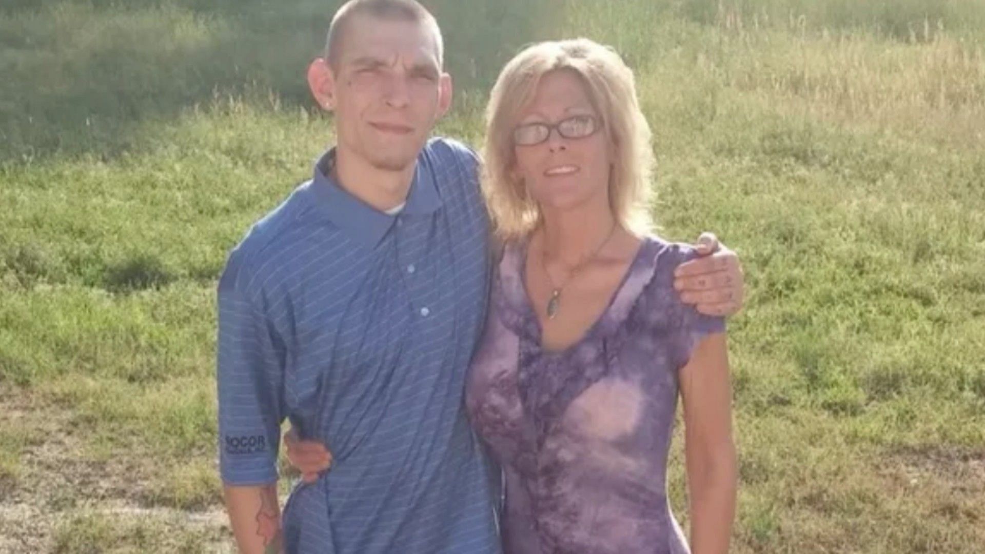 Matthew Davis pictured with his mother (Image via GoFundMe)