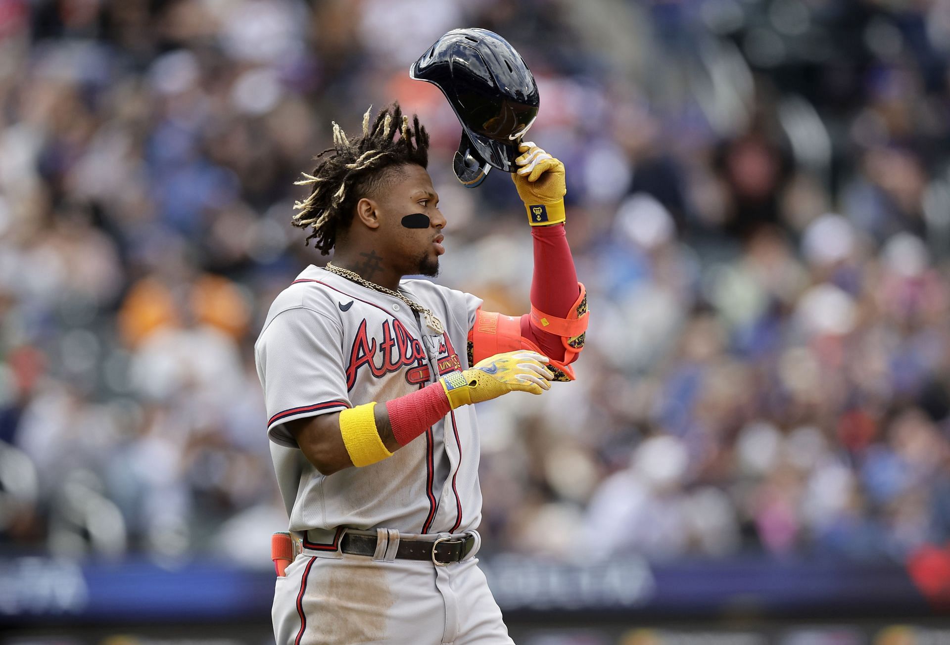 Mets make dramatic play to nab Braves star Ronald Acuna Jr. on