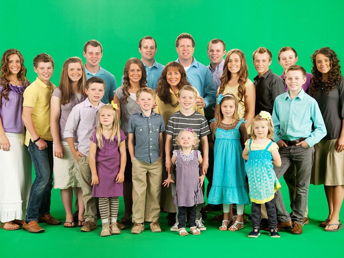 The Duggar Family returns in front of the media (Image via TLC)
