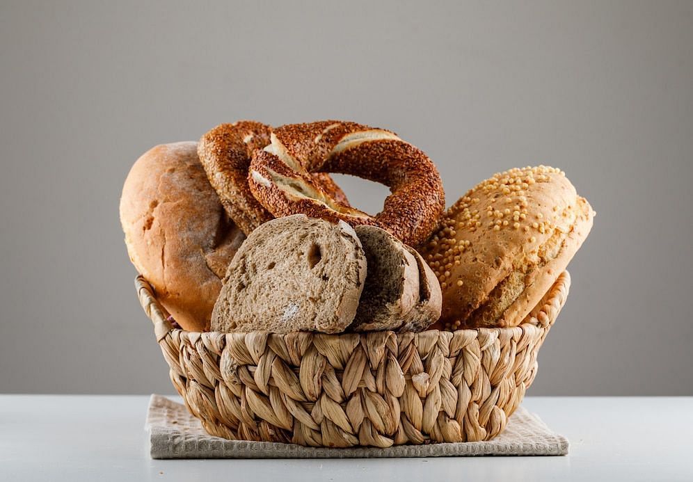 People with gluten intolerance can opt for bread made of rice flour (Image via freepik/9photo)