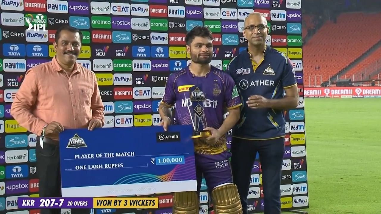 Rinku Singh receiving the award (Image Courtesy: IPLT20.com)