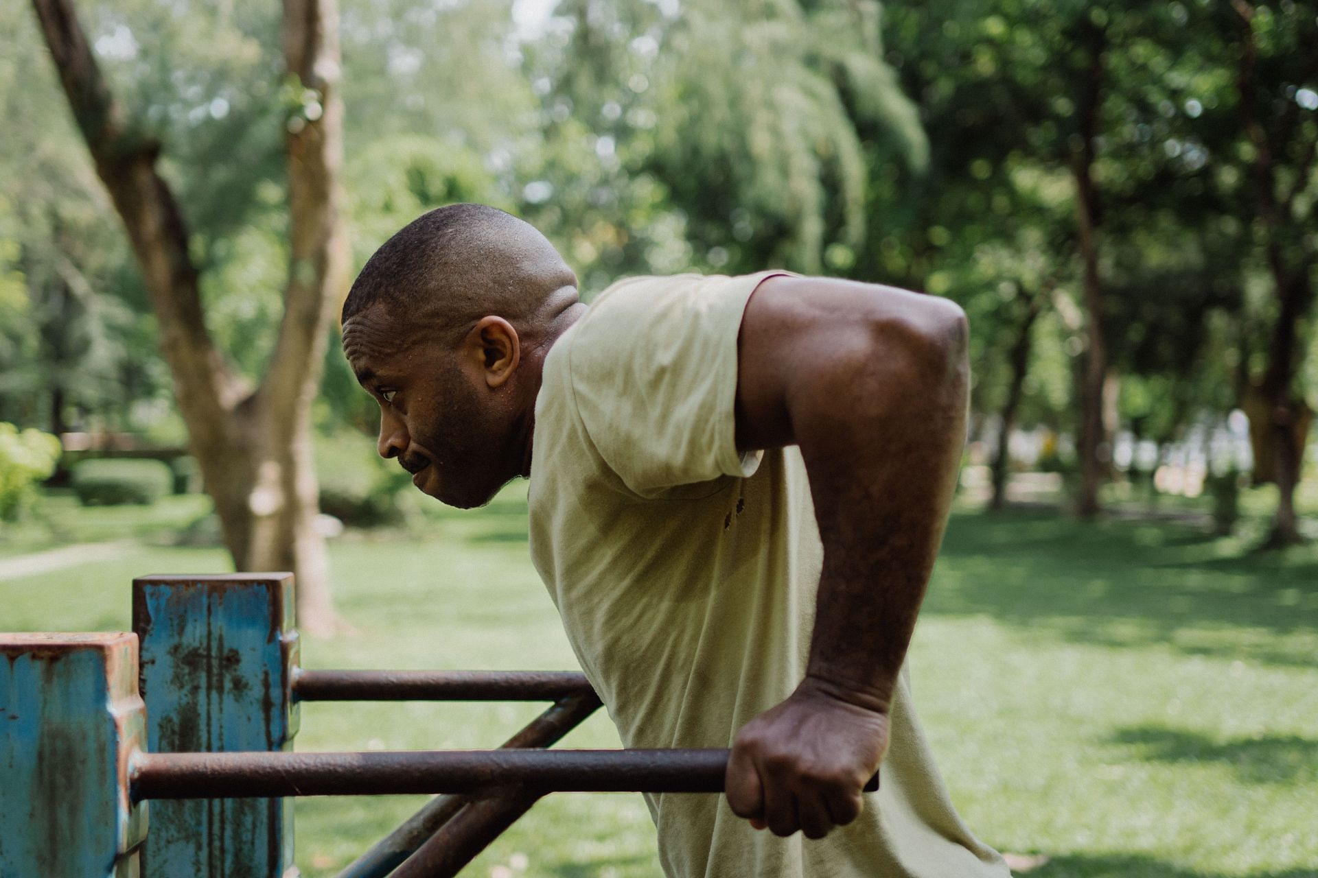  Dips. (Image via Pexels/ Ketut Subinyato)