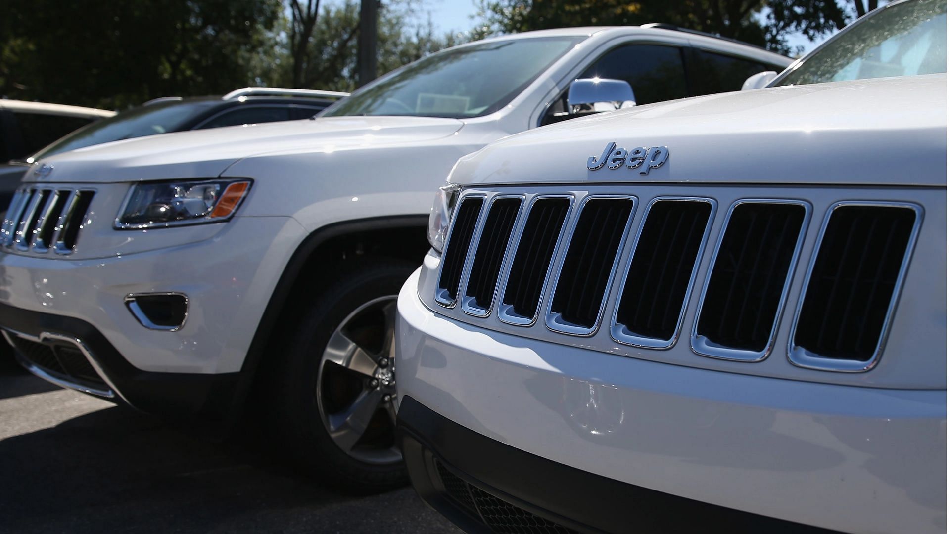 Over 200,000 Jeep Cherokee 2014-2016 model year SUVs are feared to be affected by the recall and pose fire hazard concerns (Image via Joe Raedle/ Getty Images)