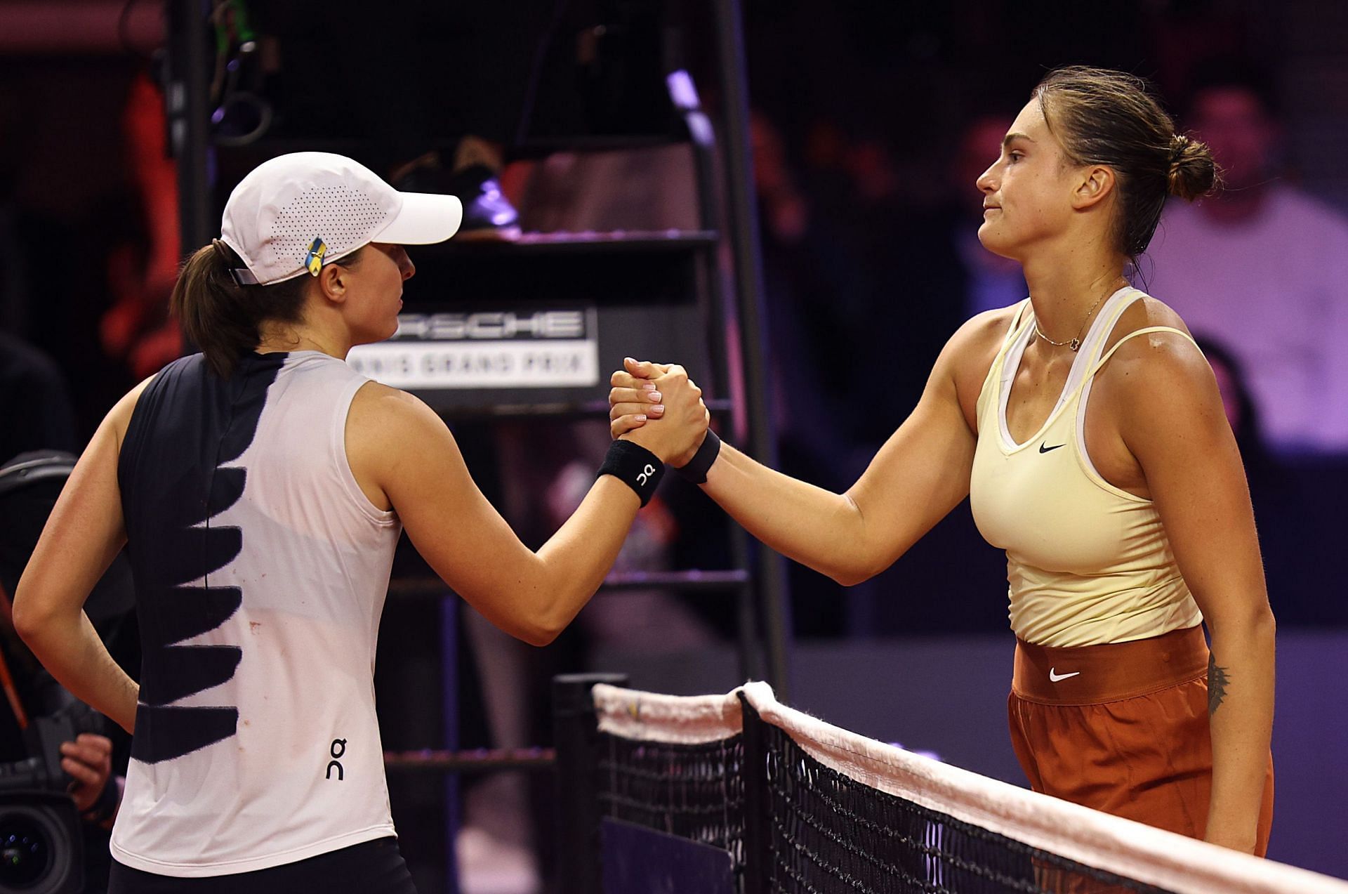 Iga Swiatek (L) and Aryna Sabalenka are Madrid Open finalists