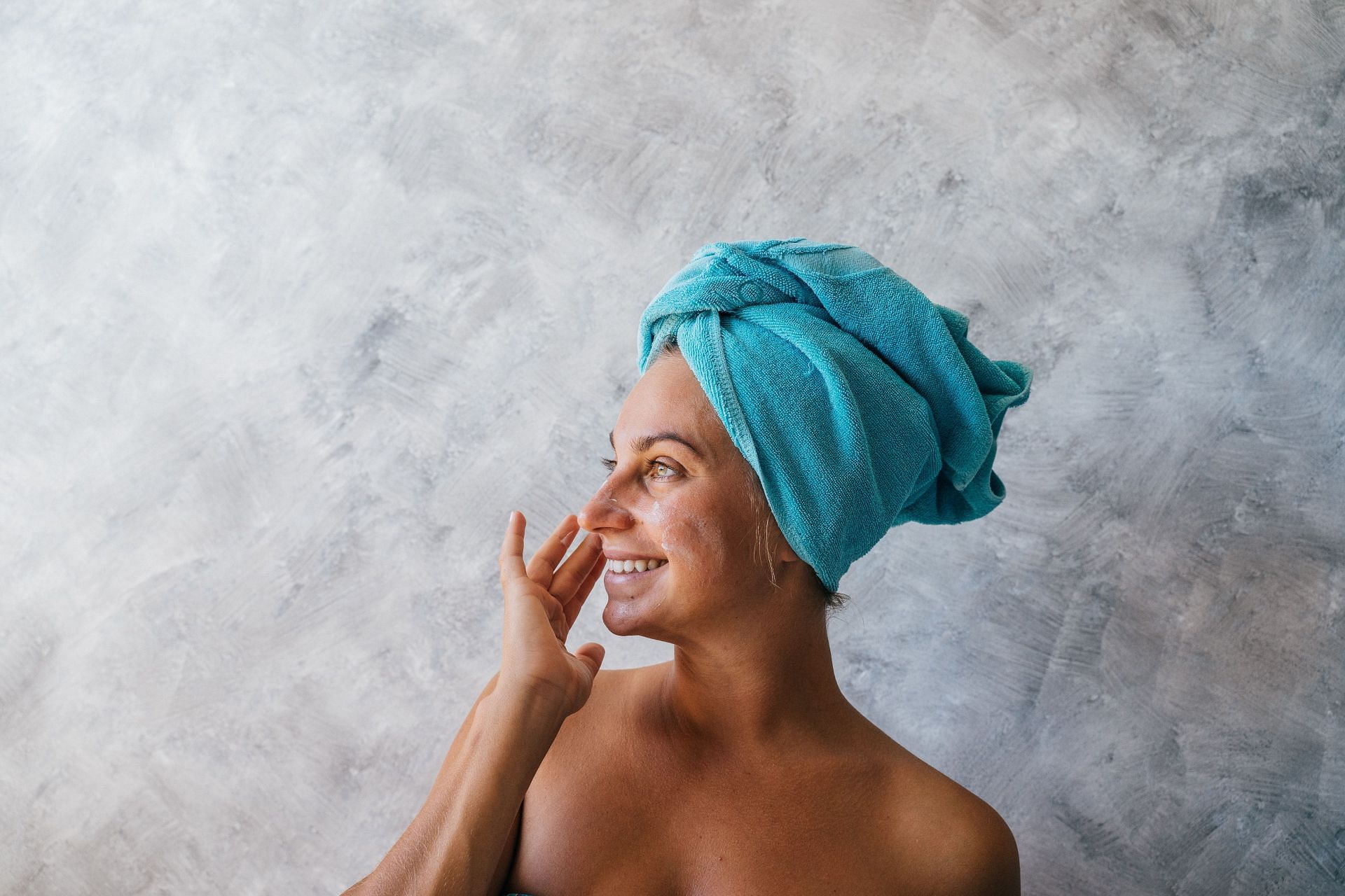 Ascorbic acid for skin. (Image via pexels / anna tarazevich)