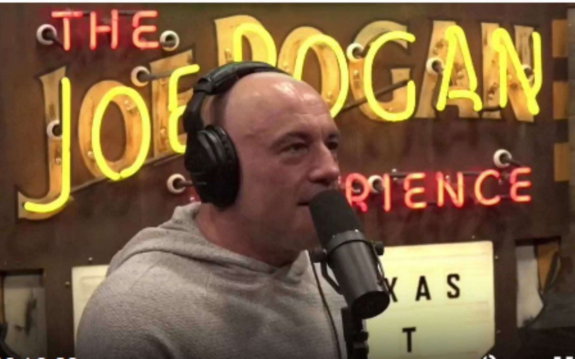 UFC fighters joke about paying Joe Rogan for JRE podcast appearance [Image courtesy: @PowerfulJRE on YouTube]