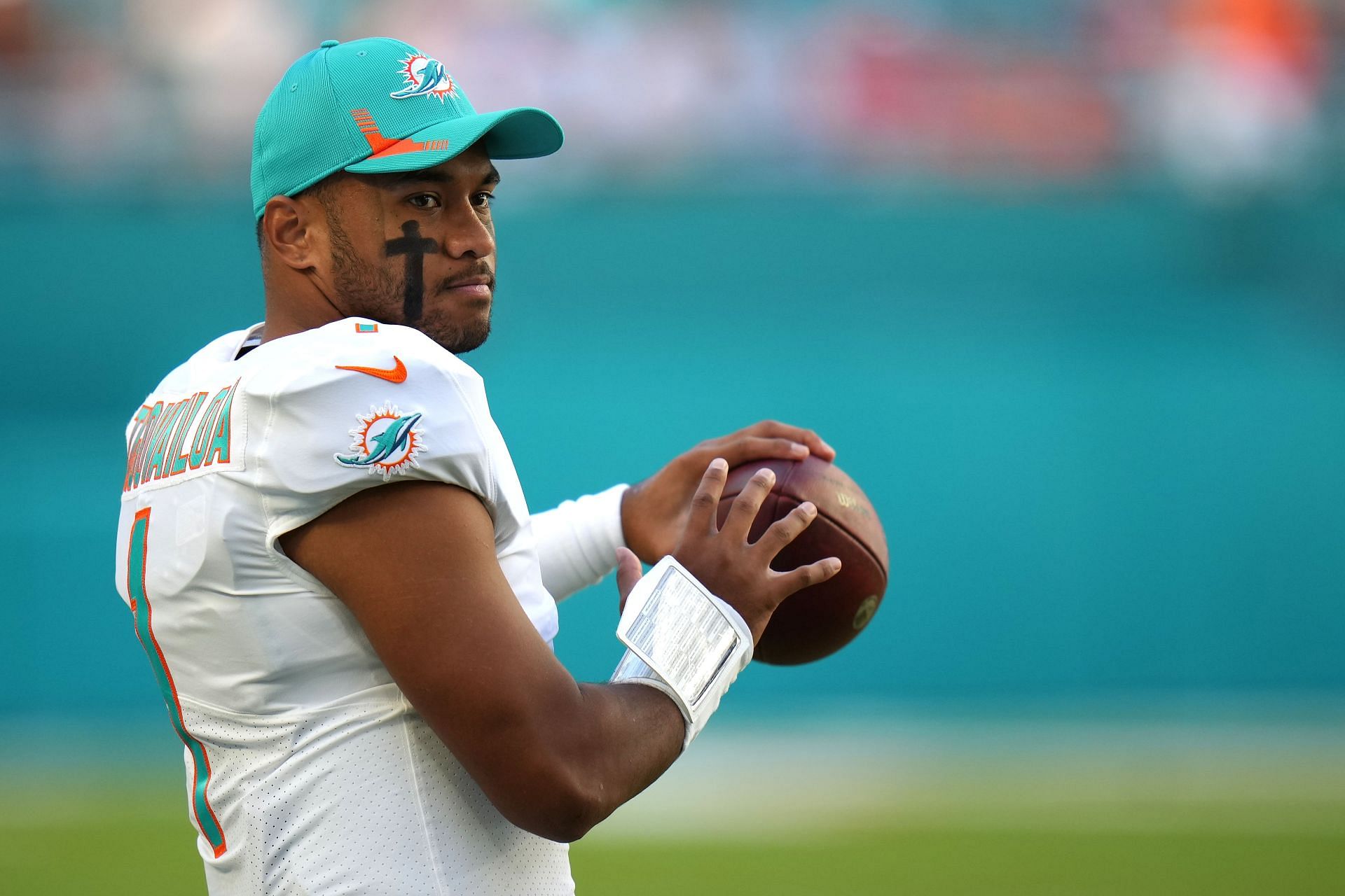 This Heat-Dolphins Crossover Jersey Concept Looks Amazing on Tua Tagovailoa